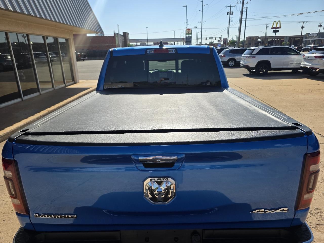 RAM 1500 Laramie 4x4 Crew Cab 5'7" Box 2022