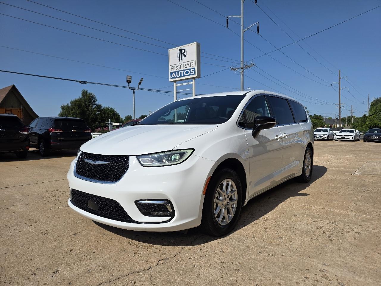 Chrysler Pacifica Select FWD 2025