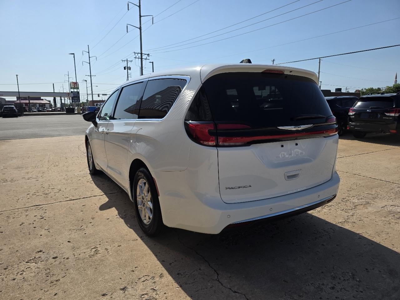 Chrysler Pacifica Select FWD 2025