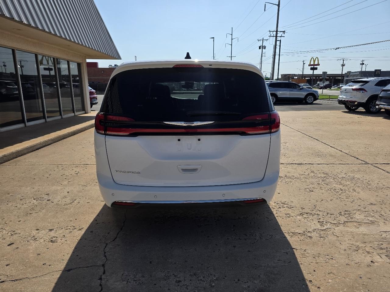 Chrysler Pacifica Select FWD 2025