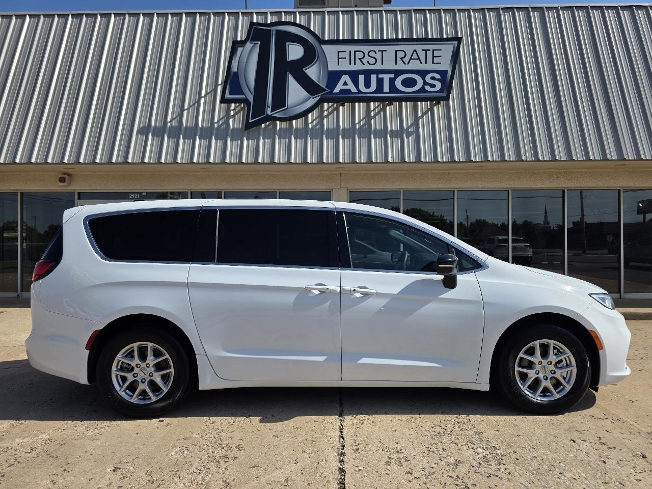 Chrysler Pacifica Select FWD 2025