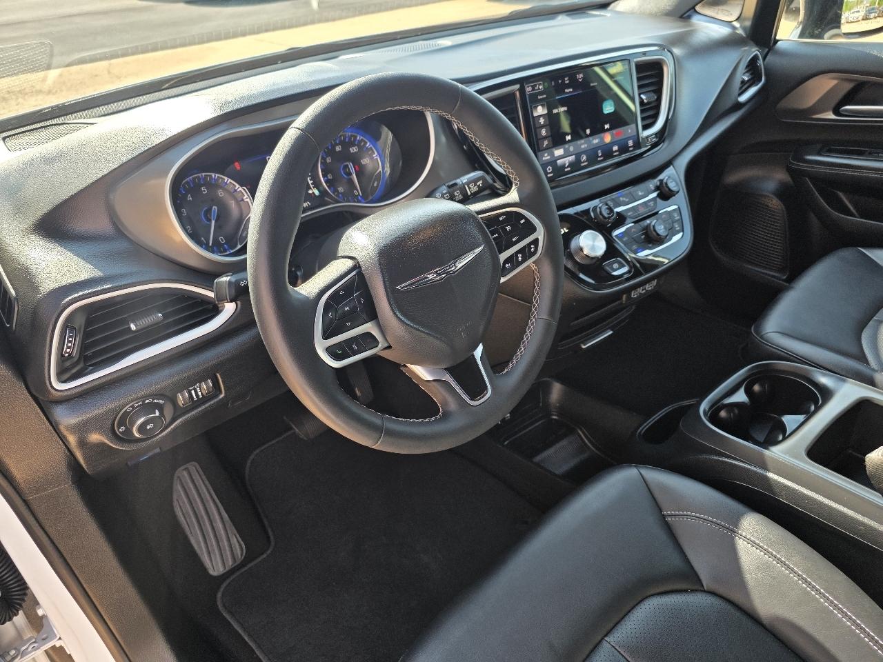 Chrysler Pacifica Select FWD 2025