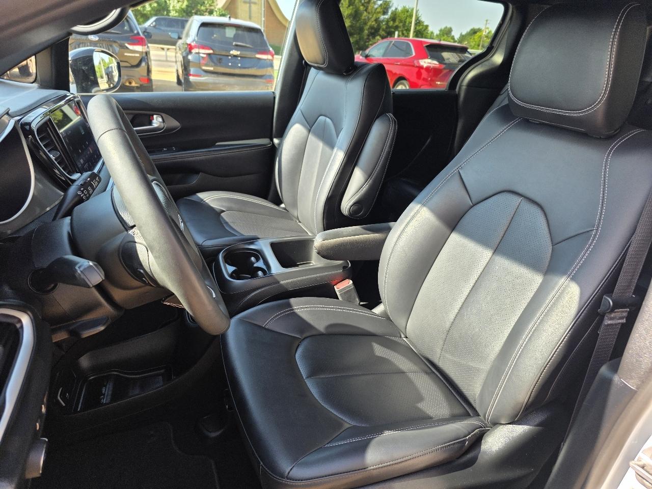 Chrysler Pacifica Select FWD 2025
