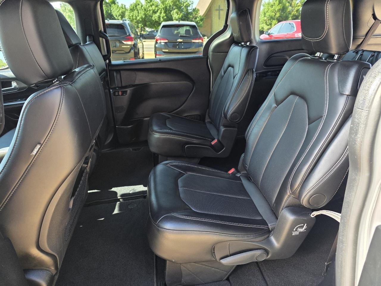 Chrysler Pacifica Select FWD 2025