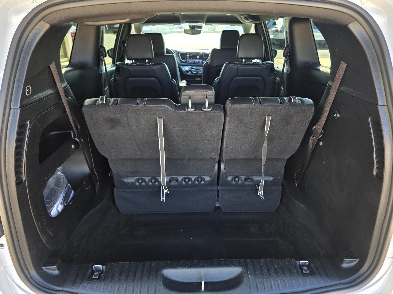 Chrysler Pacifica Select FWD 2025