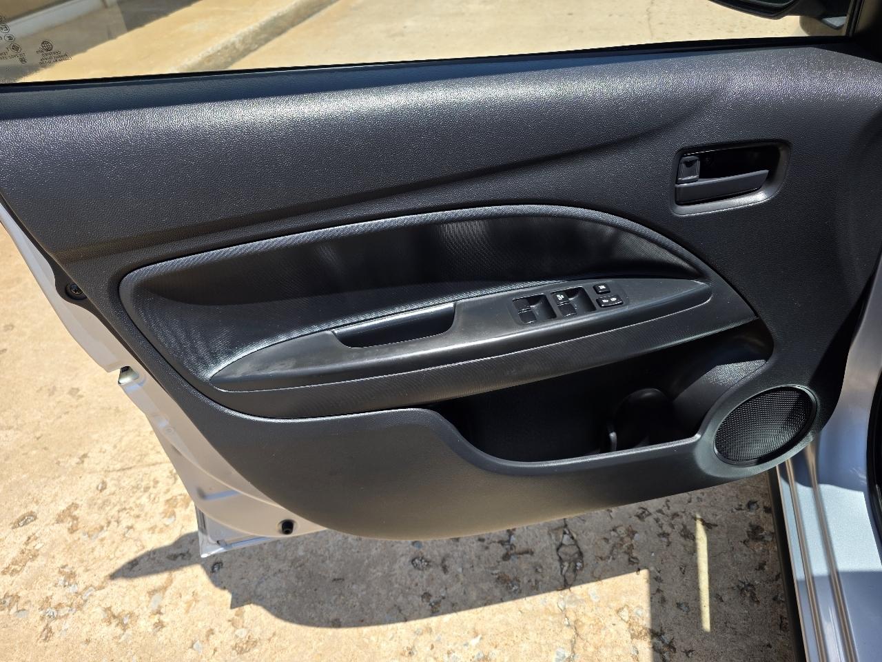 Mitsubishi Mirage ES CVT 2024