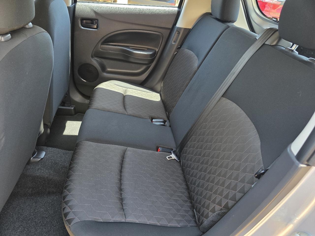Mitsubishi Mirage ES CVT 2024