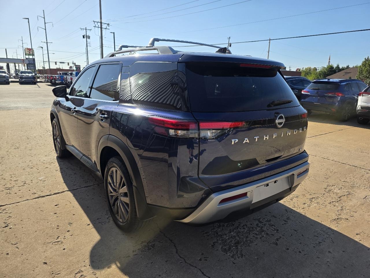 Nissan Pathfinder SL 2WD 2024