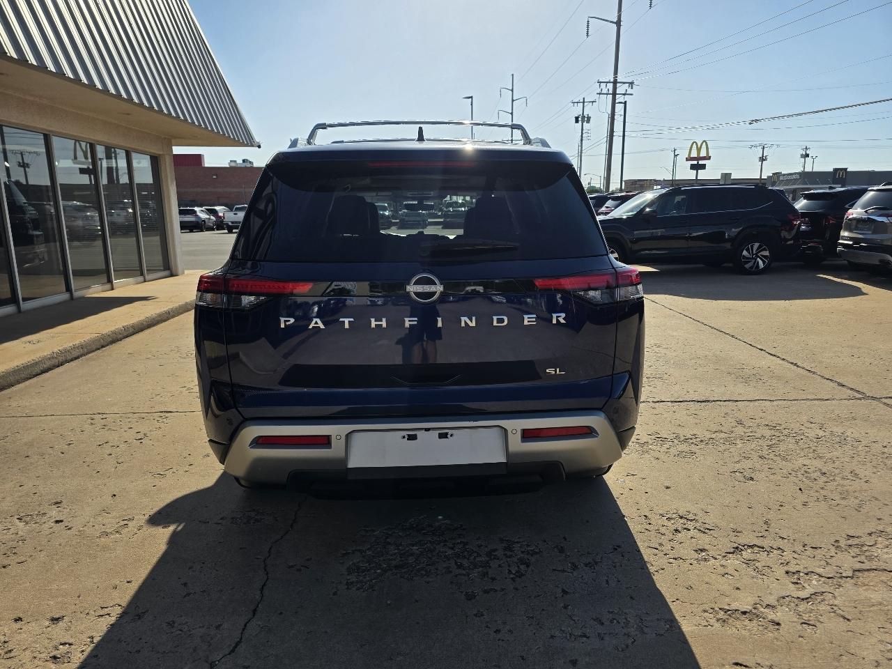 Nissan Pathfinder SL 2WD 2024