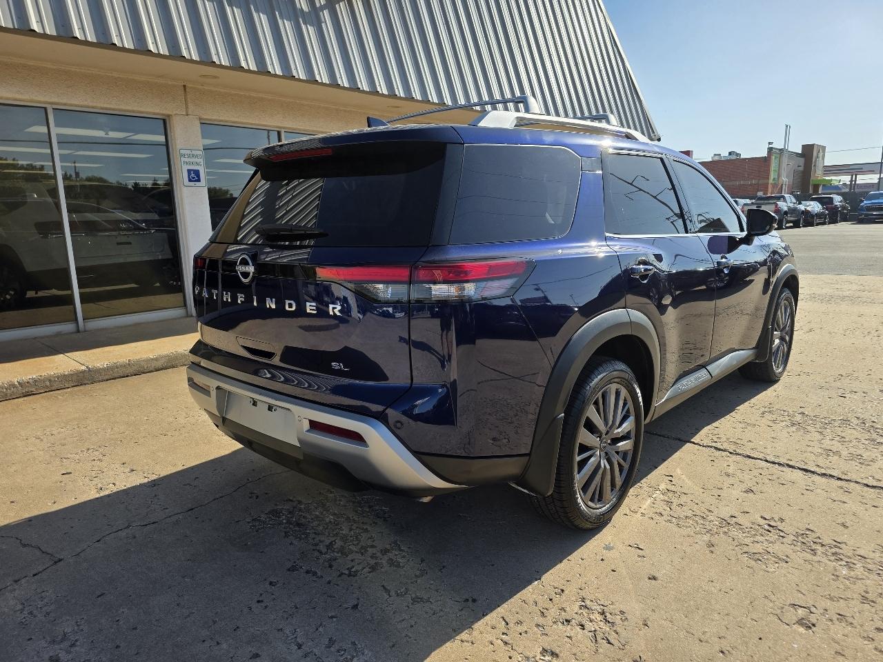 Nissan Pathfinder SL 2WD 2024