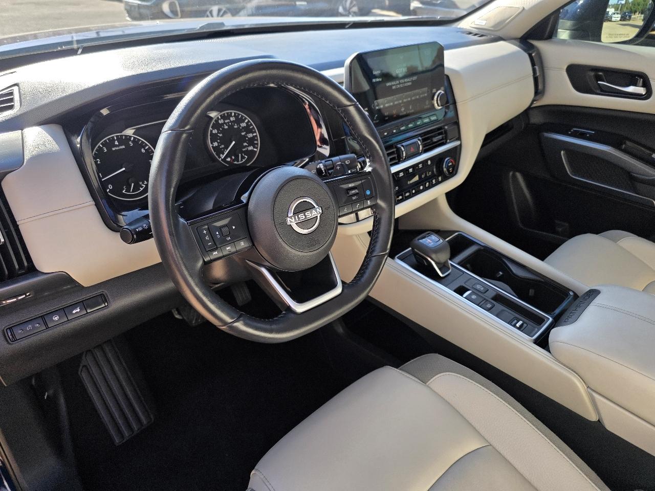 Nissan Pathfinder SL 2WD 2024