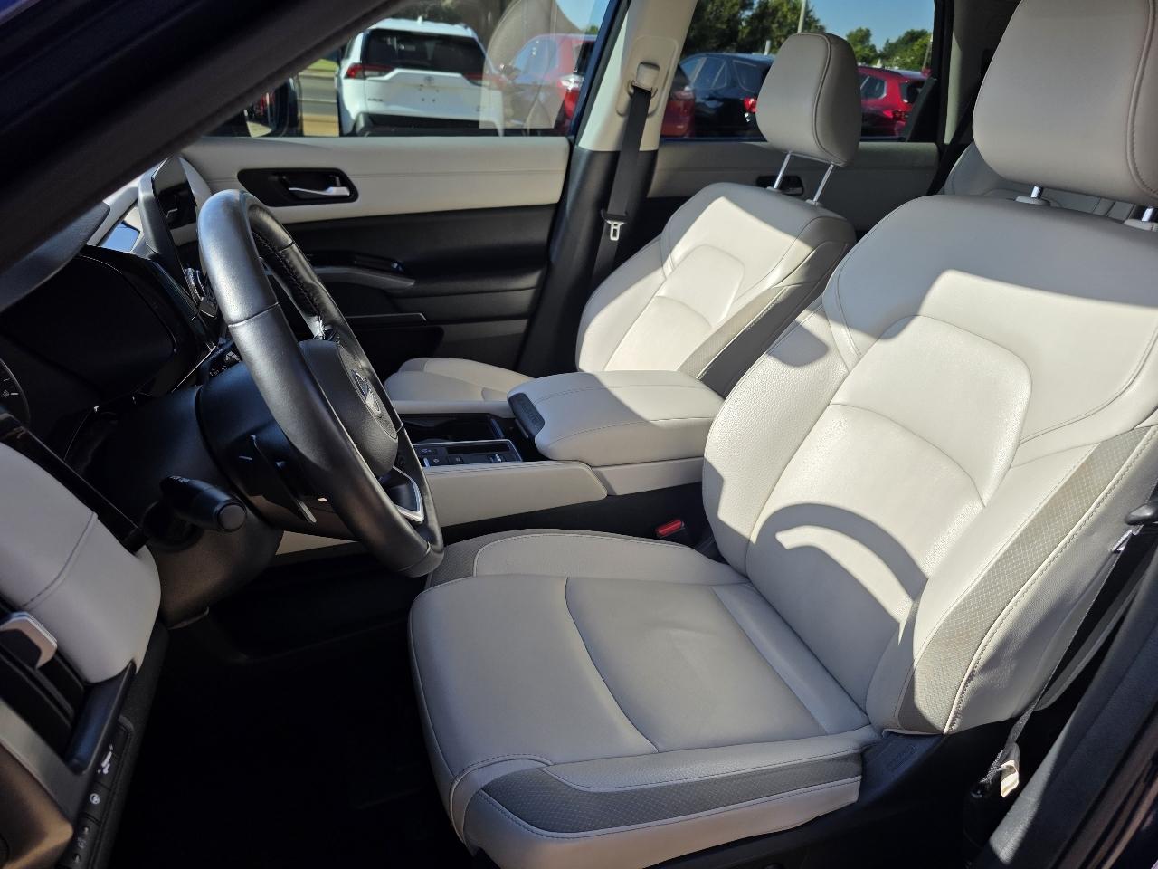 Nissan Pathfinder SL 2WD 2024