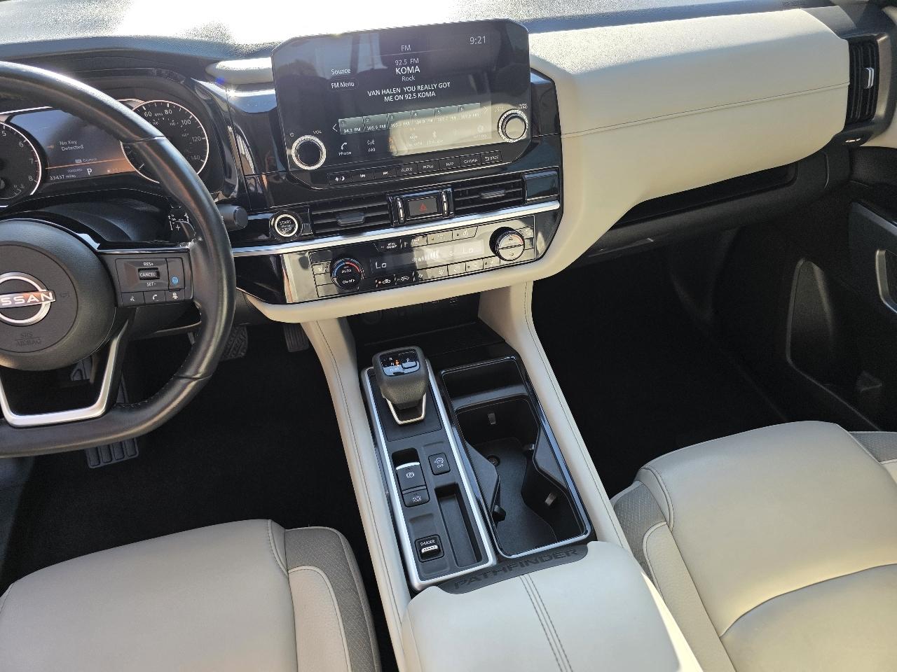 Nissan Pathfinder SL 2WD 2024