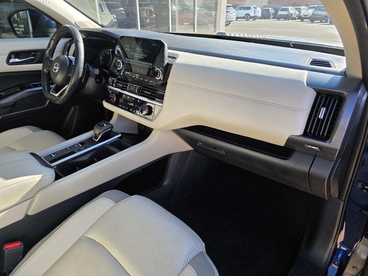 Nissan Pathfinder SL 2WD 2024