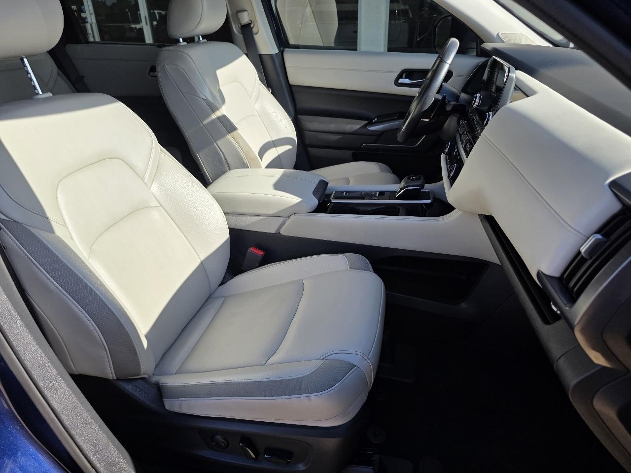 Nissan Pathfinder SL 2WD 2024
