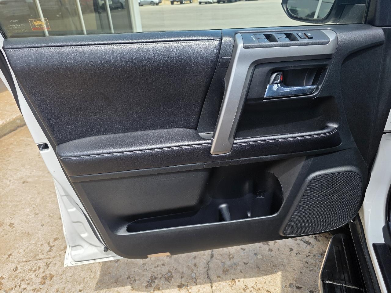 Toyota 4Runner RWD 4dr V6 SR5 Premium (Natl) 2016