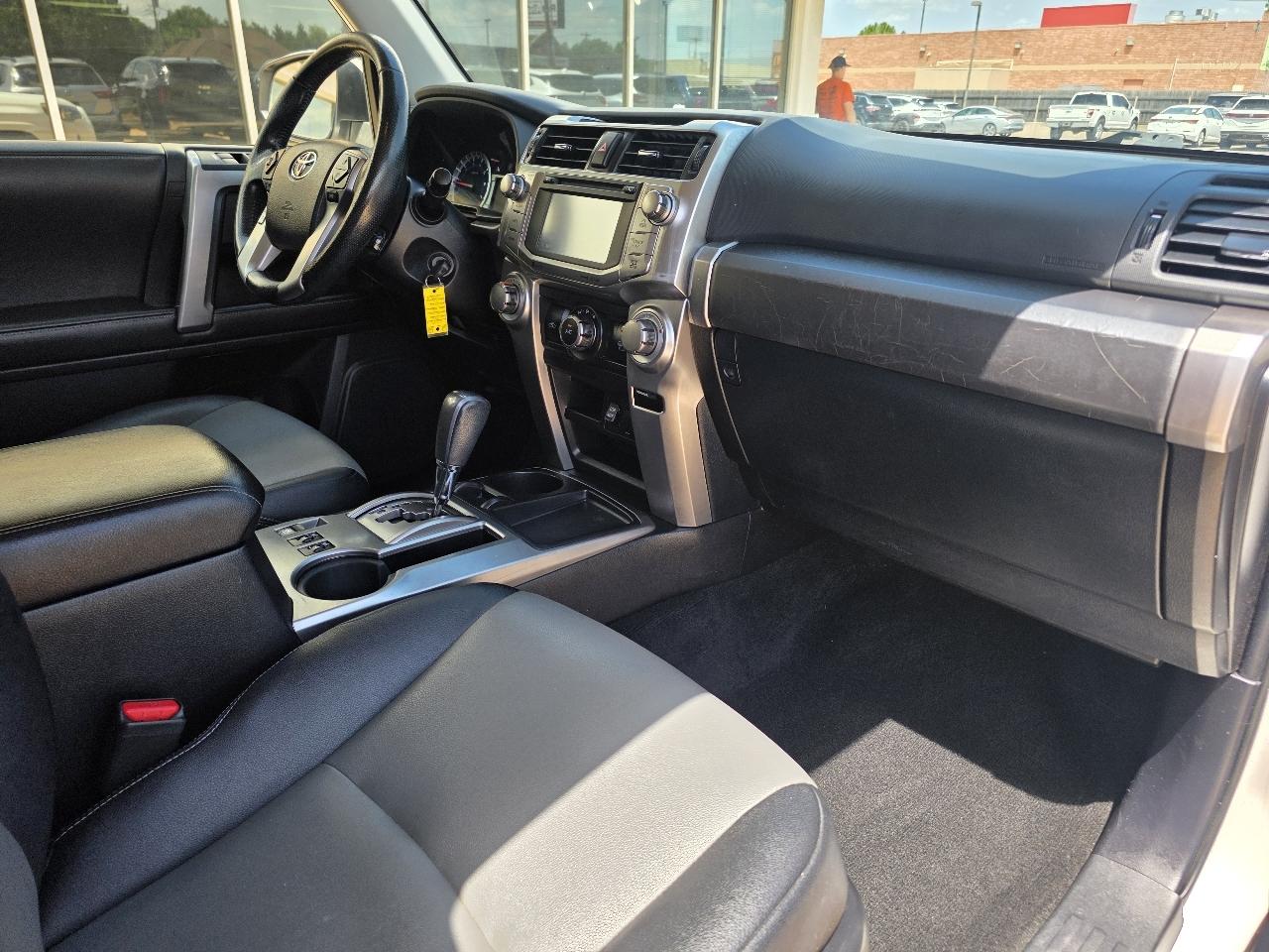 Toyota 4Runner RWD 4dr V6 SR5 Premium (Natl) 2016