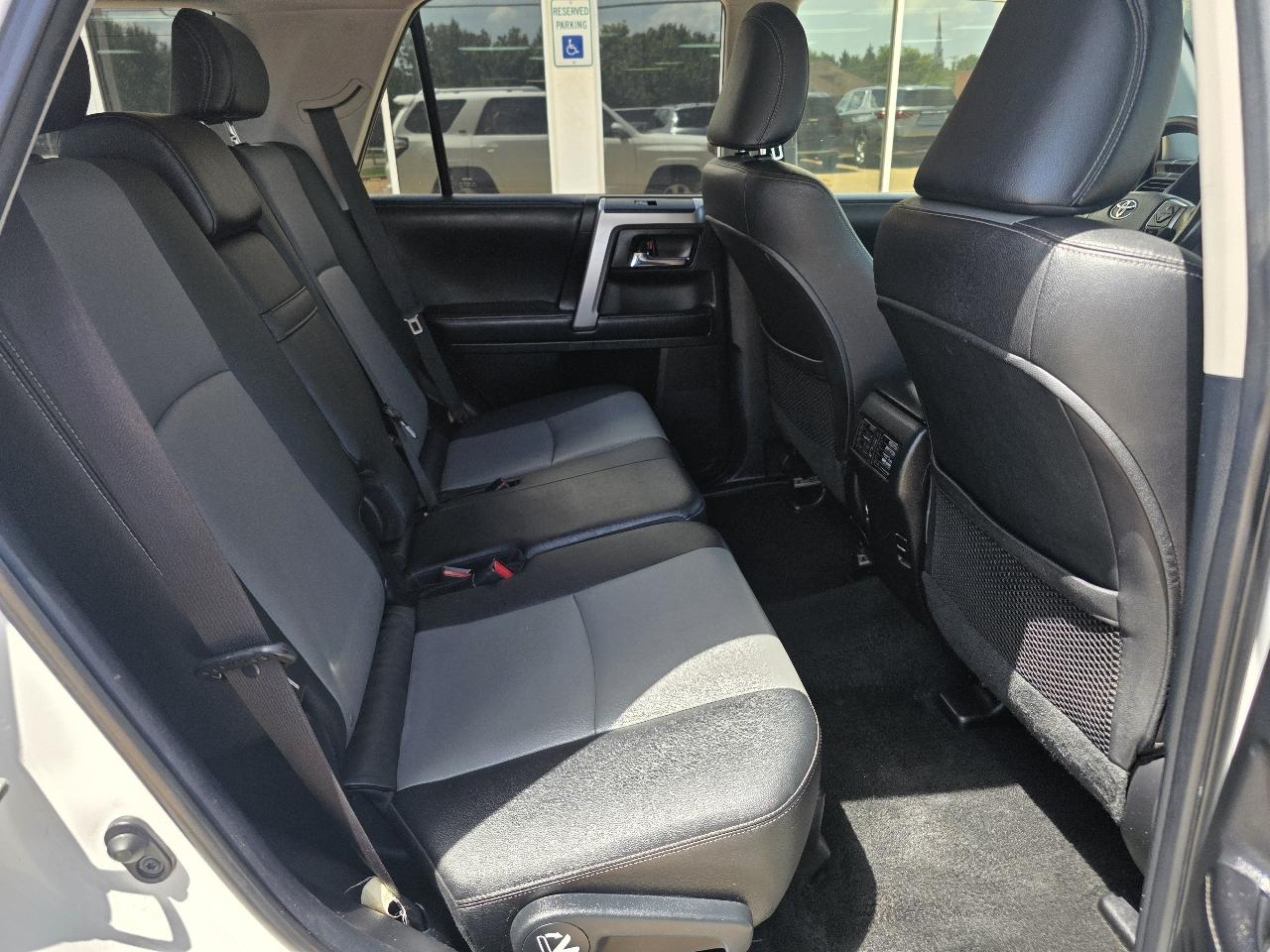 Toyota 4Runner RWD 4dr V6 SR5 Premium (Natl) 2016