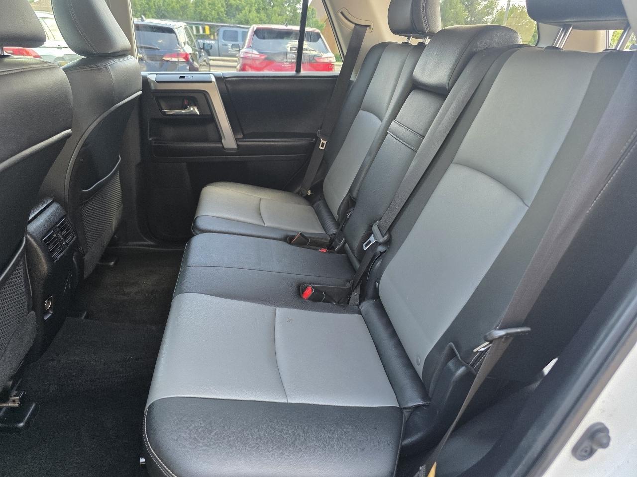 Toyota 4Runner RWD 4dr V6 SR5 Premium (Natl) 2016