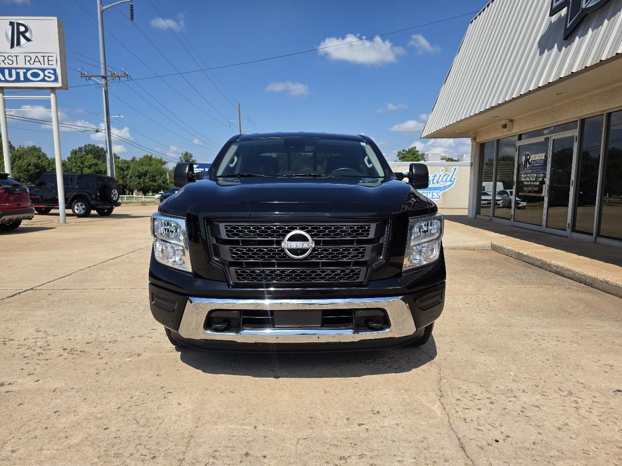 Nissan Titan 4x2 Crew Cab SV 2024