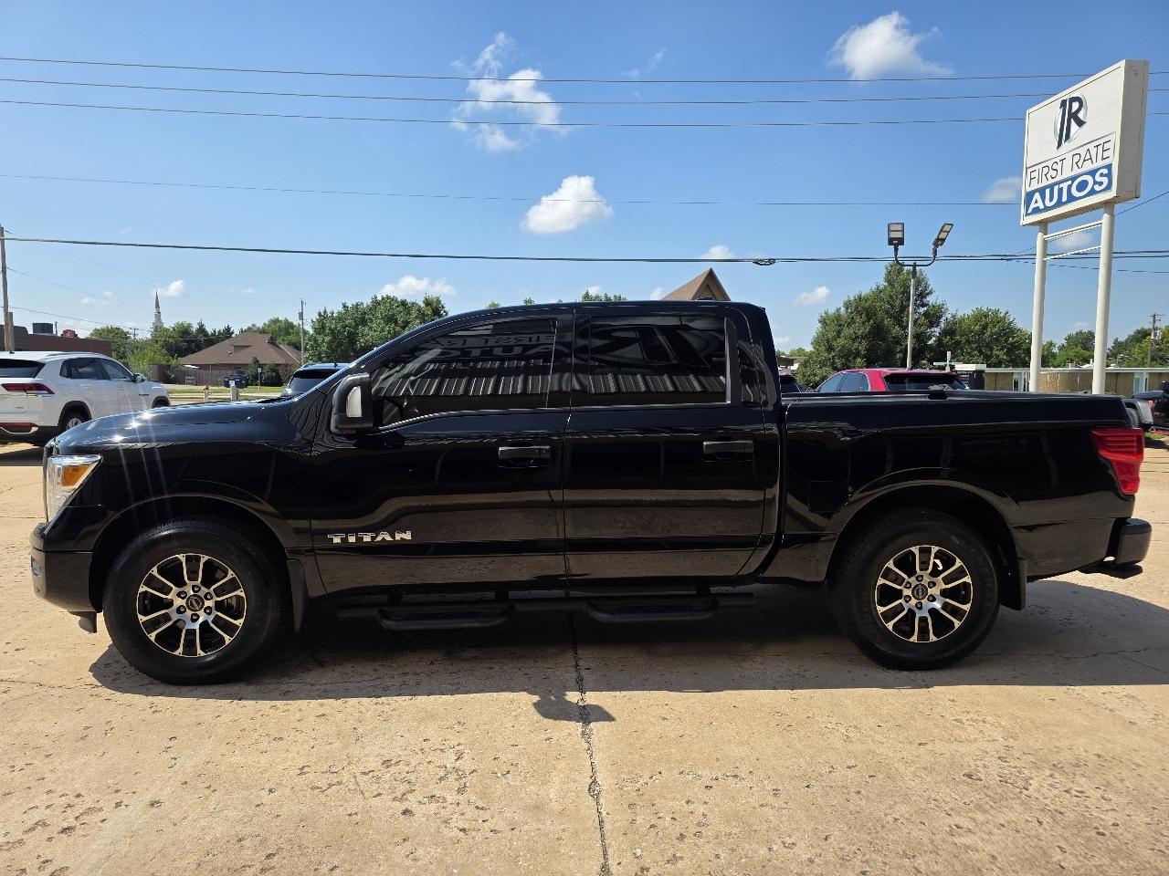 Nissan Titan 4x2 Crew Cab SV 2024