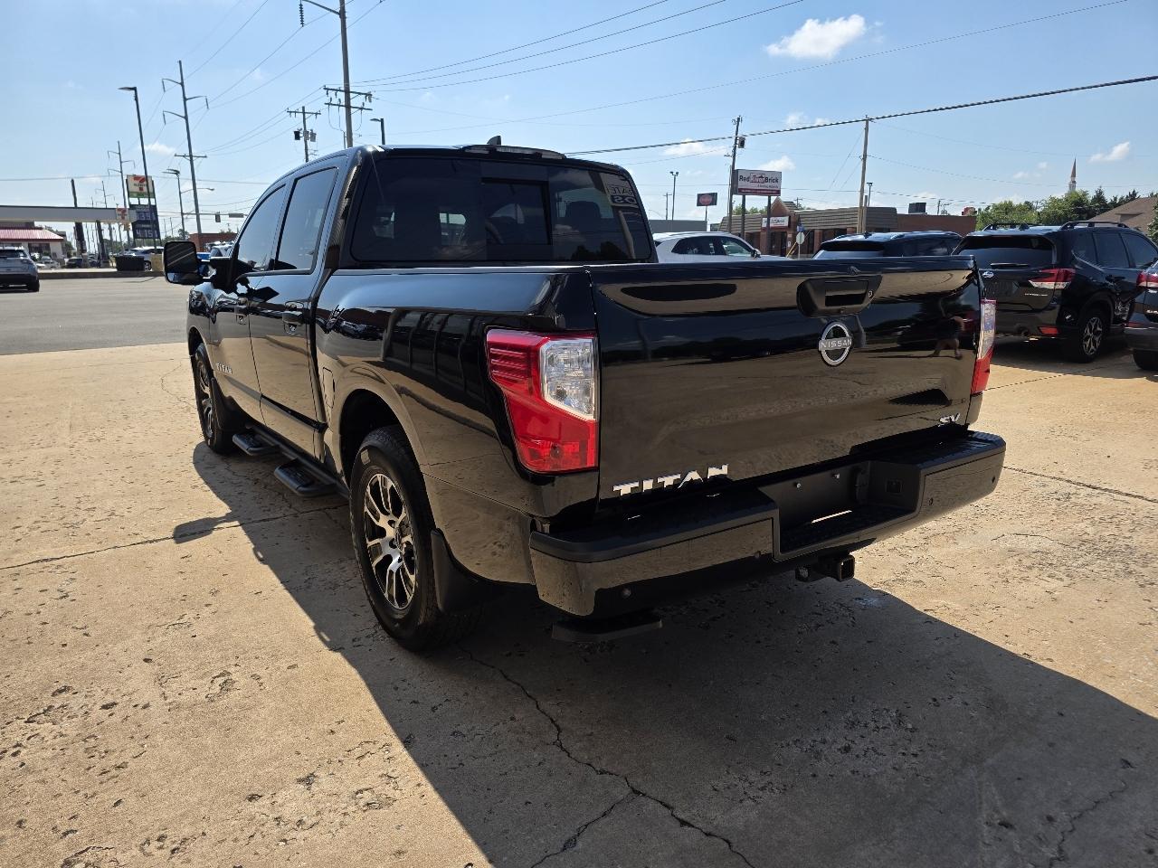 Nissan Titan 4x2 Crew Cab SV 2024