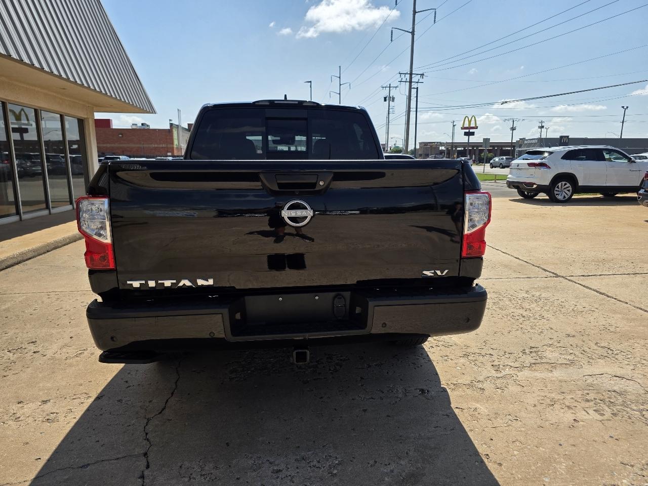 Nissan Titan 4x2 Crew Cab SV 2024