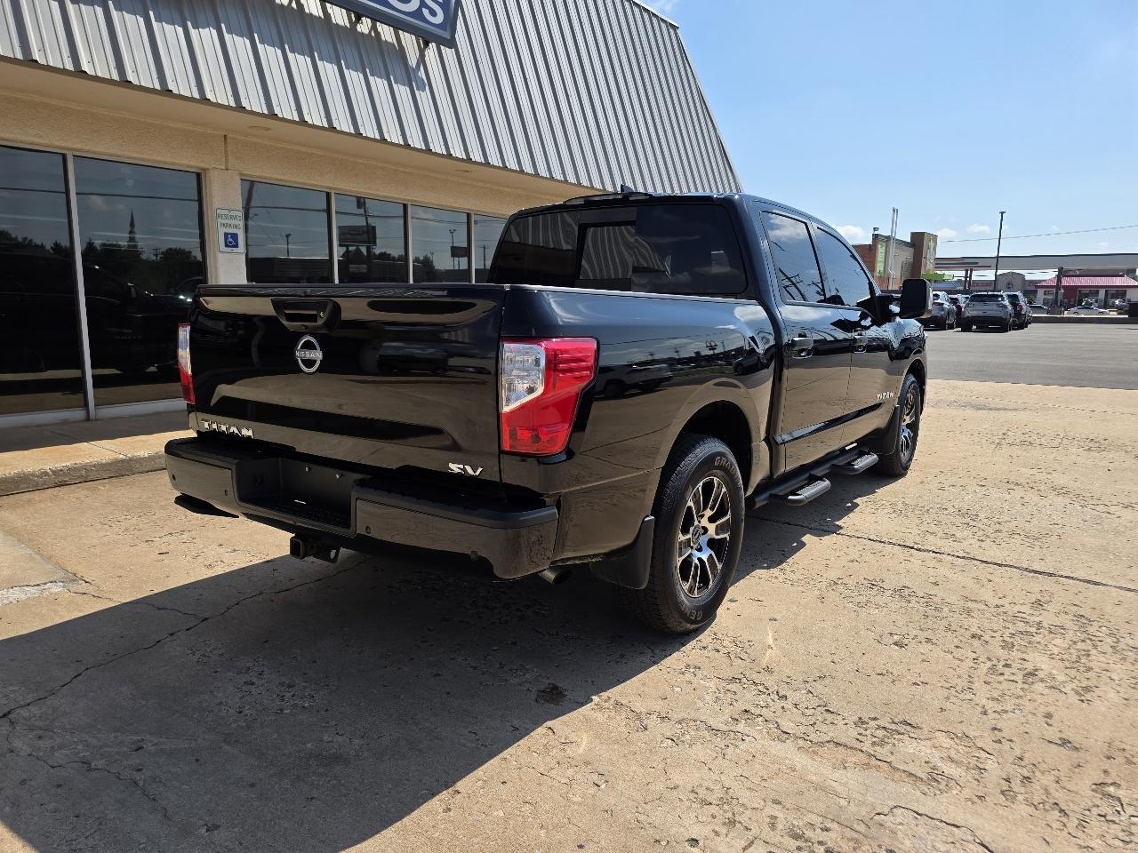 Nissan Titan 4x2 Crew Cab SV 2024