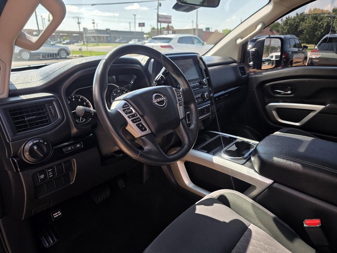 Nissan Titan 4x2 Crew Cab SV 2024