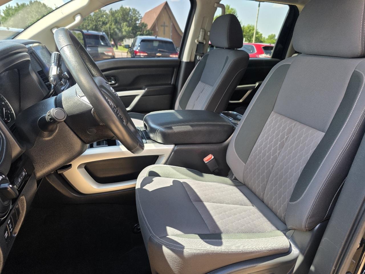 Nissan Titan 4x2 Crew Cab SV 2024