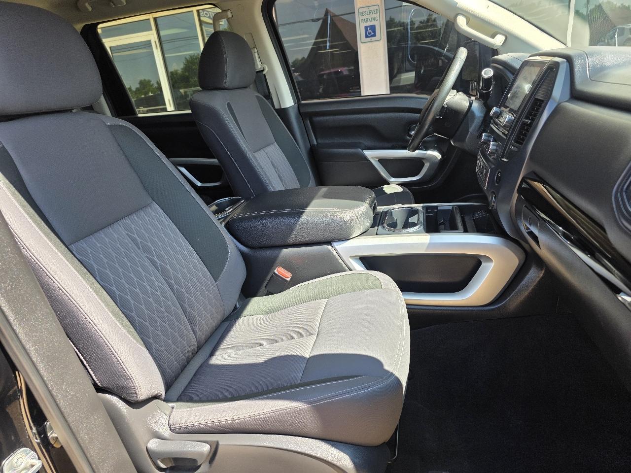 Nissan Titan 4x2 Crew Cab SV 2024