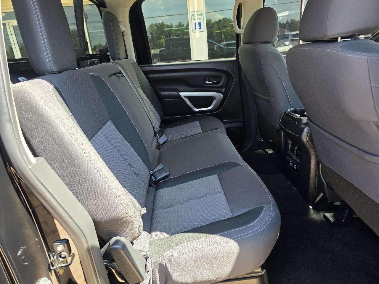 Nissan Titan 4x2 Crew Cab SV 2024