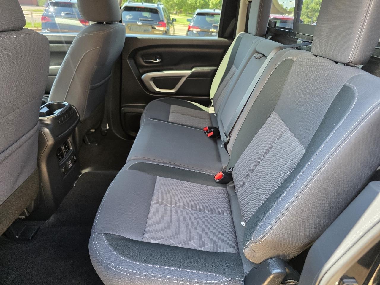 Nissan Titan 4x2 Crew Cab SV 2024