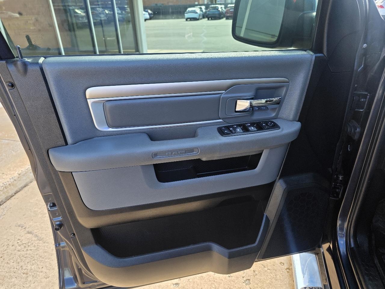 RAM 1500 4WD Crew Cab 140.5" Big Horn 2014