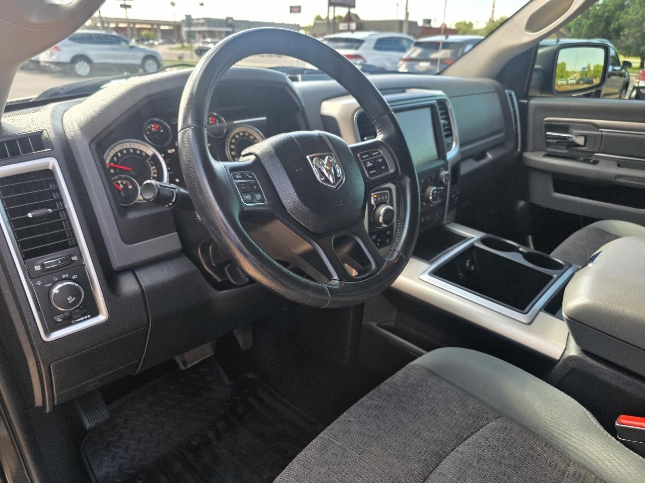 RAM 1500 4WD Crew Cab 140.5" Big Horn 2014