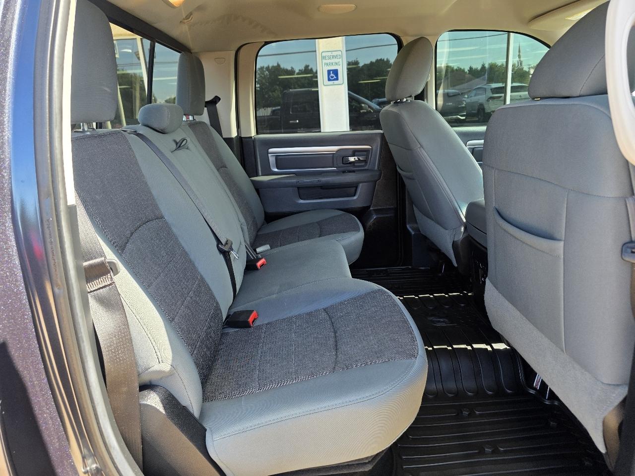 RAM 1500 4WD Crew Cab 140.5" Big Horn 2014