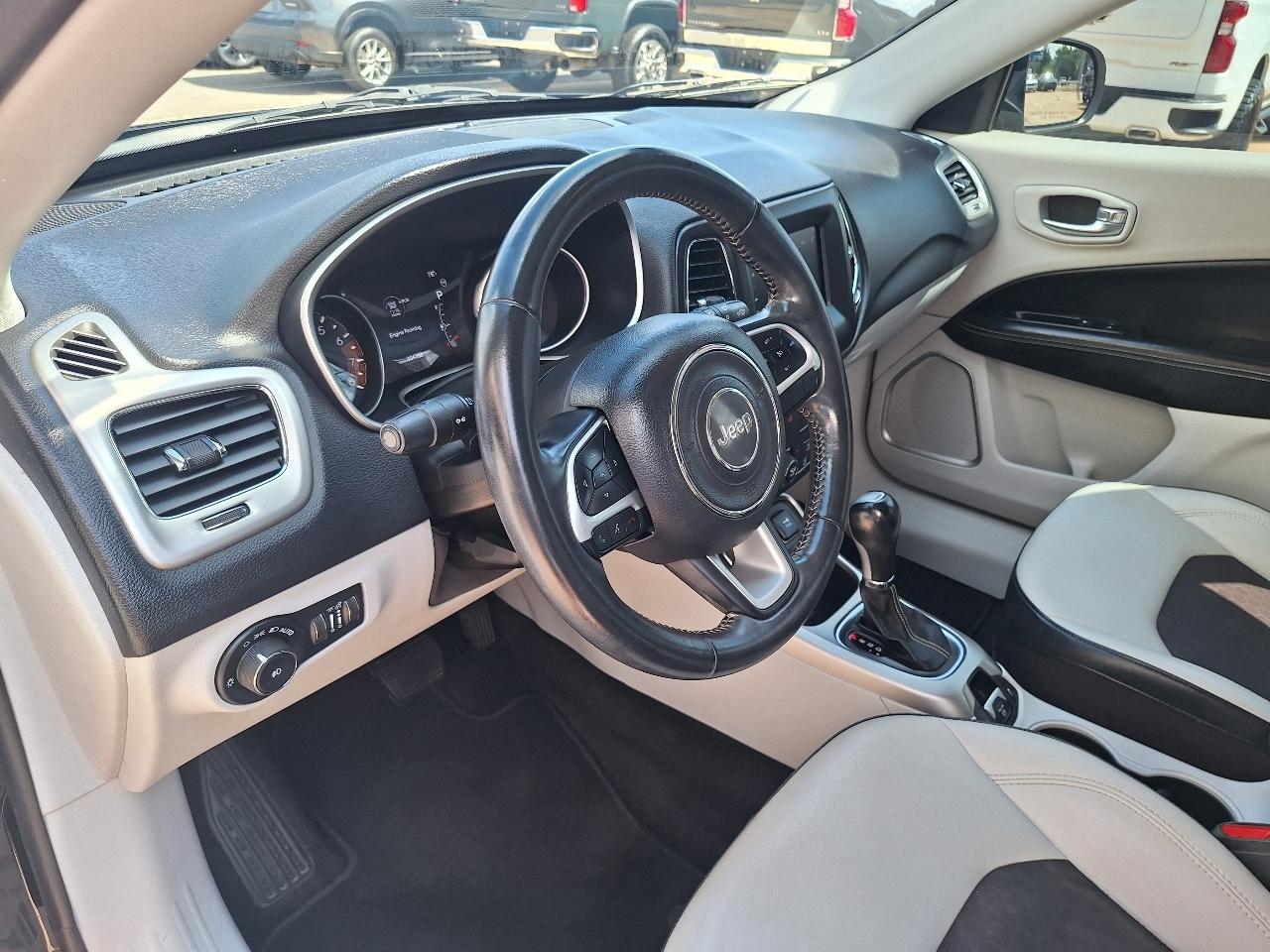 Jeep Compass Latitude w/Sun/Wheel Pkg FWD 2019