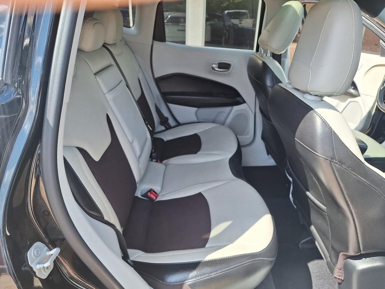 Jeep Compass Latitude w/Sun/Wheel Pkg FWD 2019
