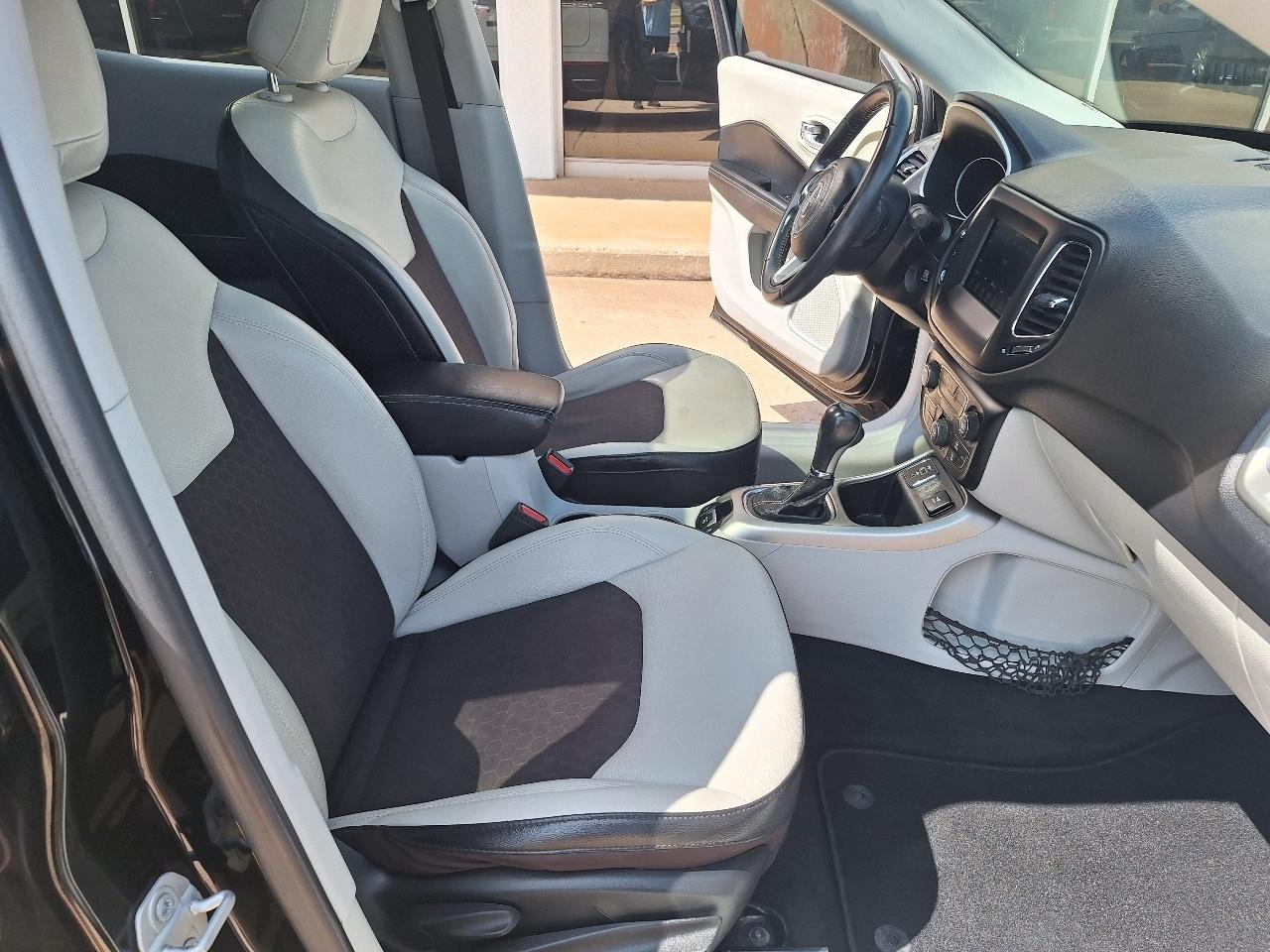 Jeep Compass Latitude w/Sun/Wheel Pkg FWD 2019