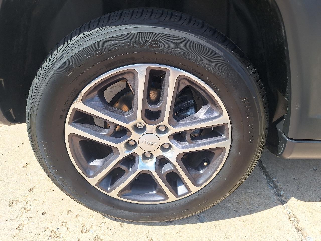 Jeep Compass Latitude w/Sun/Wheel Pkg FWD 2019
