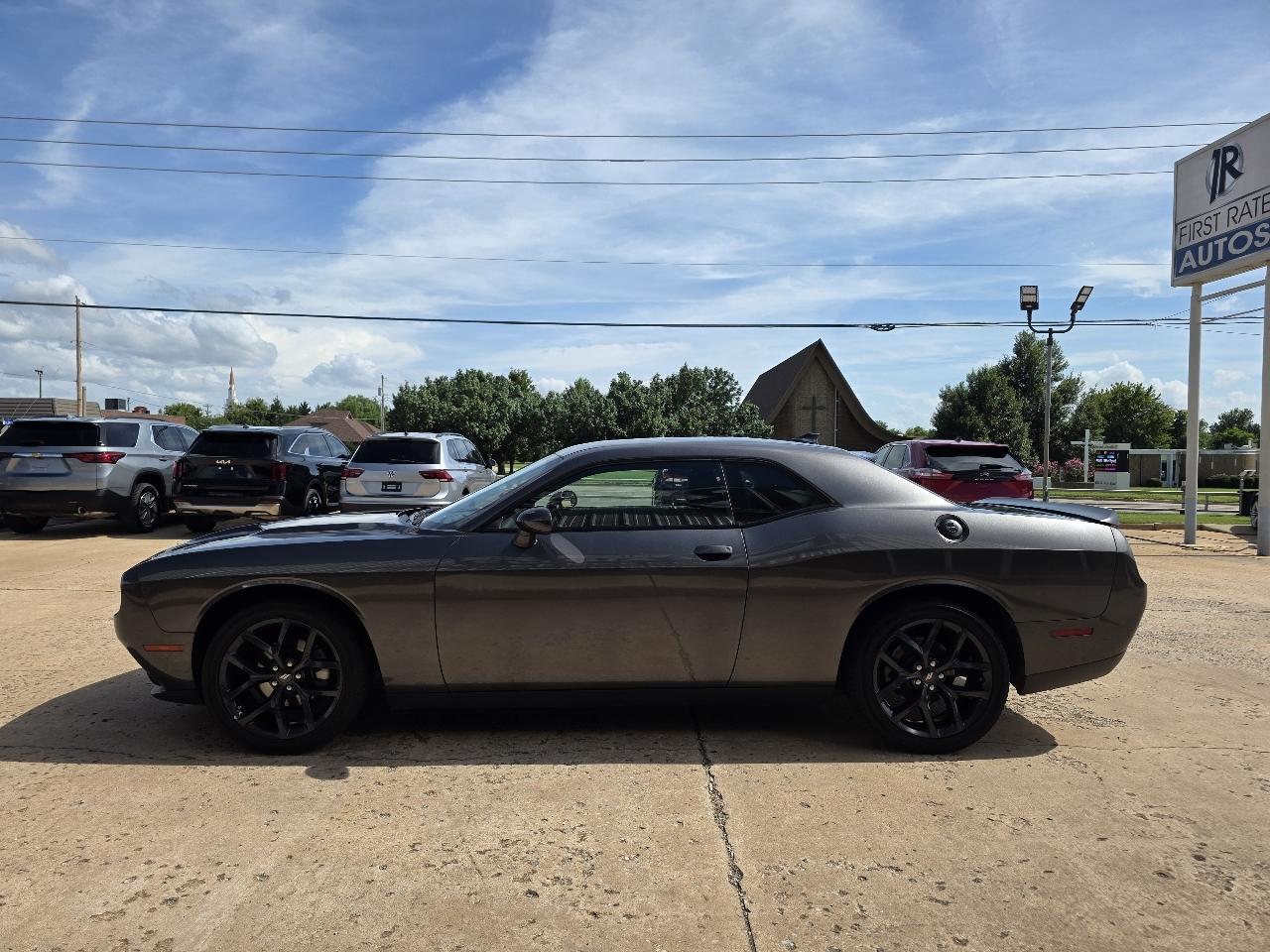 Dodge Challenger SXT RWD 2022
