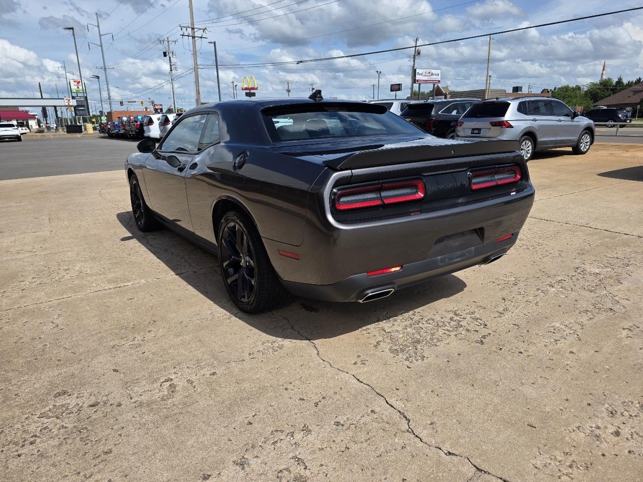 Dodge Challenger SXT RWD 2022