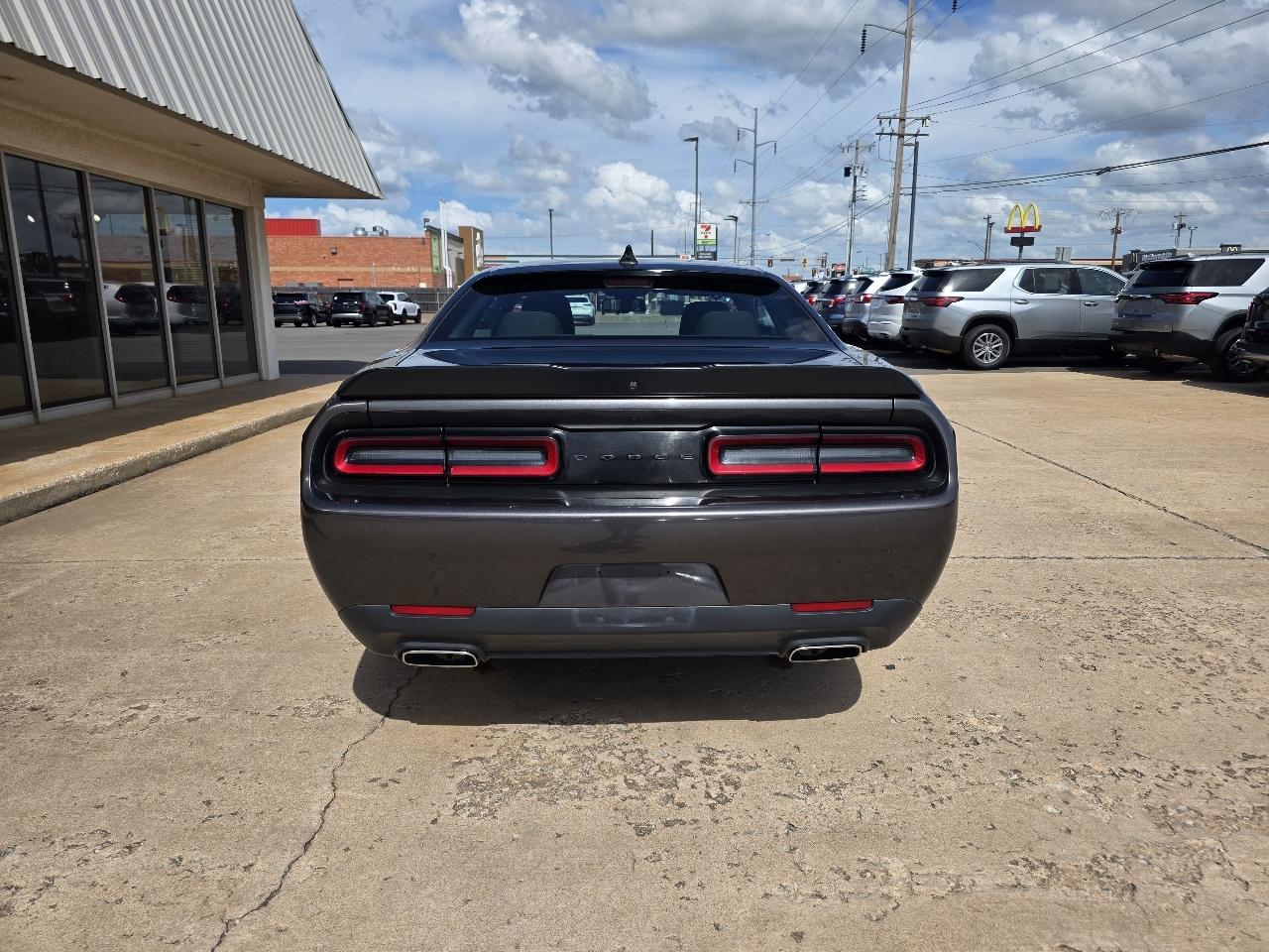 Dodge Challenger SXT RWD 2022