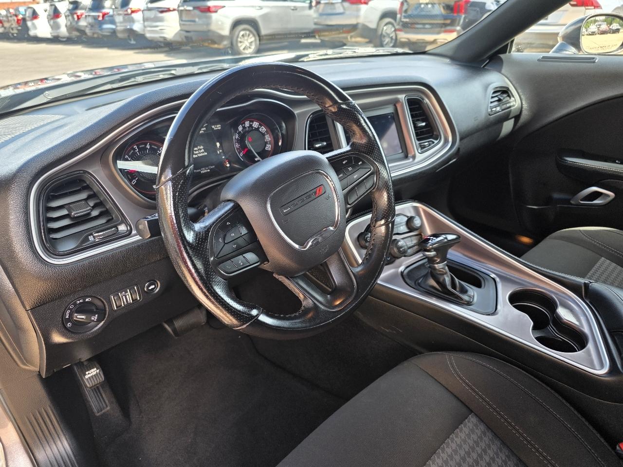 Dodge Challenger SXT RWD 2022