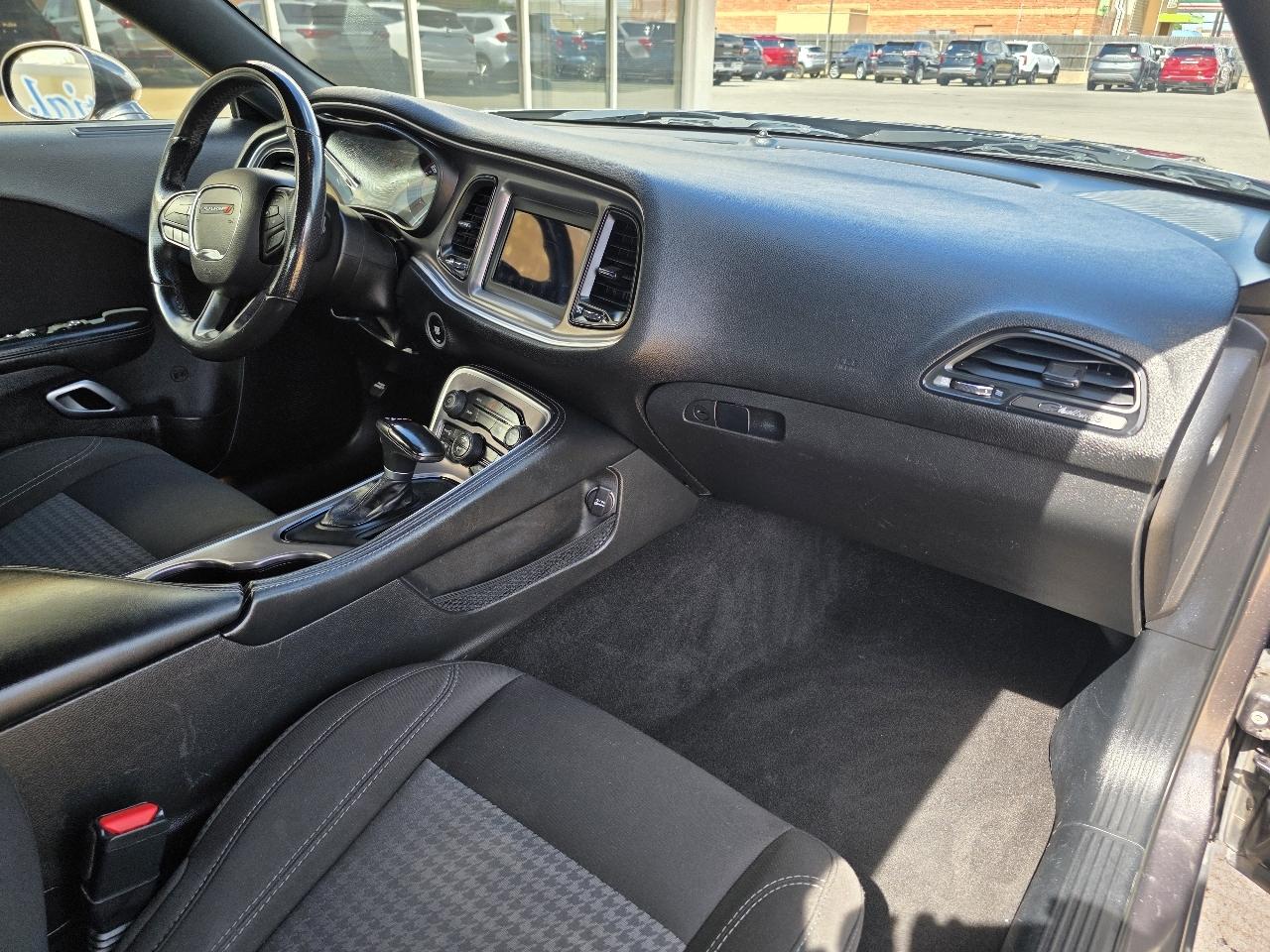 Dodge Challenger SXT RWD 2022