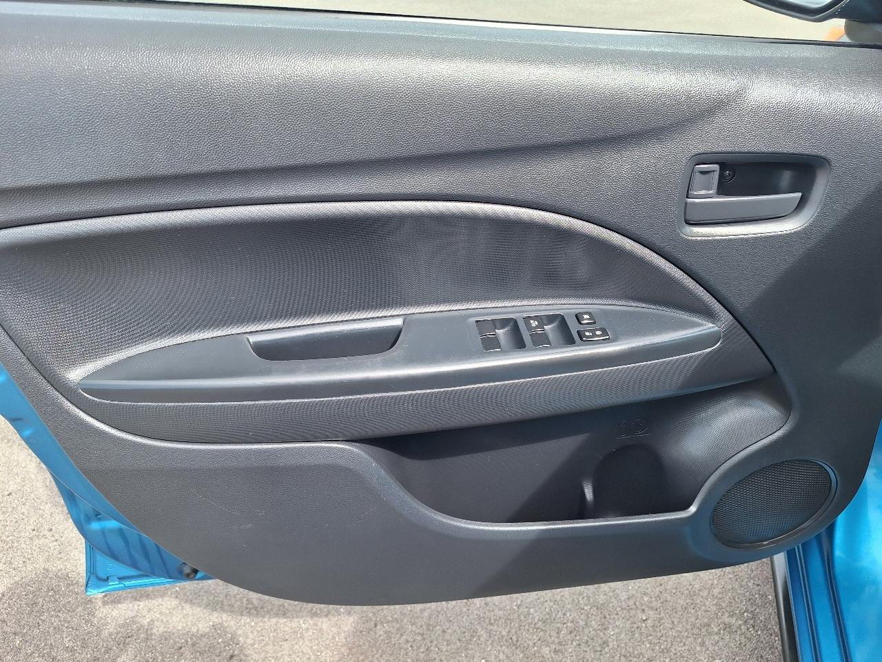 Mitsubishi Mirage ES CVT 2024