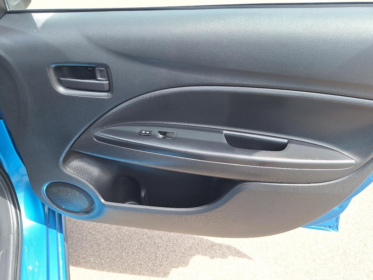 Mitsubishi Mirage ES CVT 2024