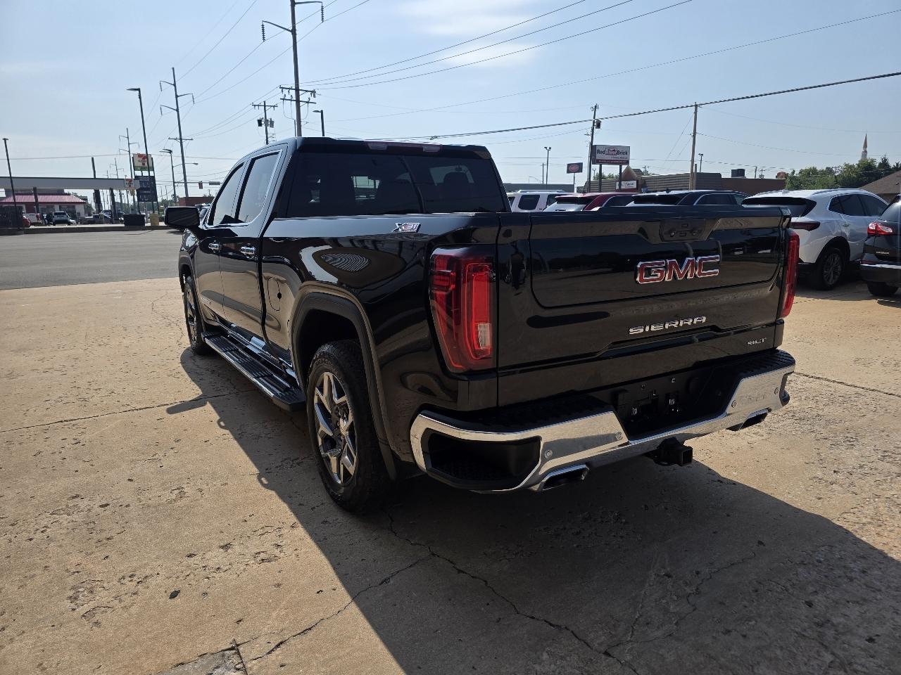 GMC Sierra 1500 4WD Crew Cab 157" SLT 2022