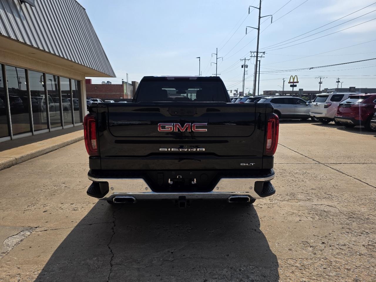 GMC Sierra 1500 4WD Crew Cab 157" SLT 2022