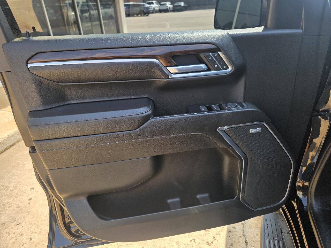 GMC Sierra 1500 4WD Crew Cab 157" SLT 2022